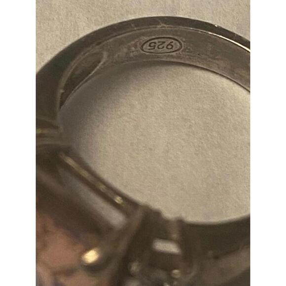 Elegant Silver Ring with Pink Stone - Picture 4 of 6